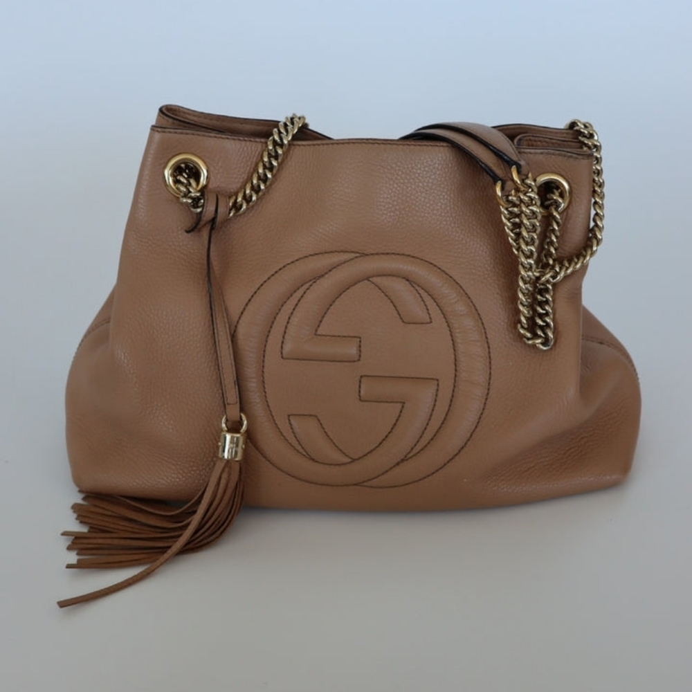 GUCCI | MEDIUM SOHO CHAIN BAG | TAN